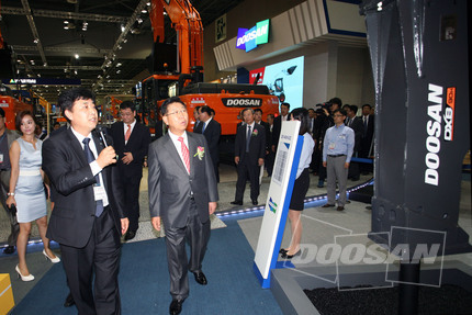 Doosan Infracore Fields Largest Scale Exhibit at ‘CONEX Korea 2012’